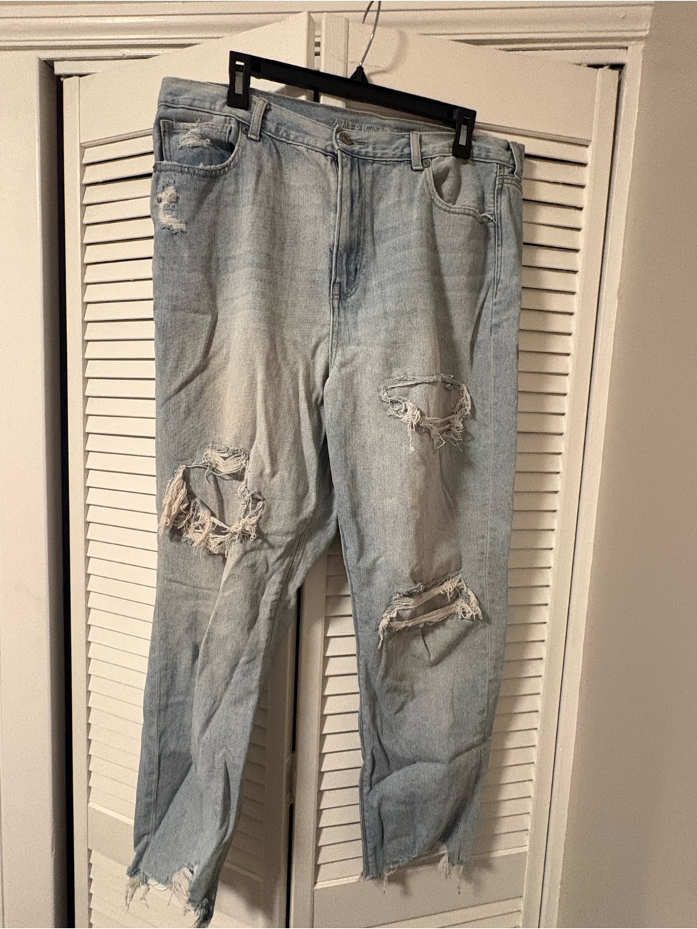 American Eagle Outfitters Light Wash Distressed Boyfriend Jeans